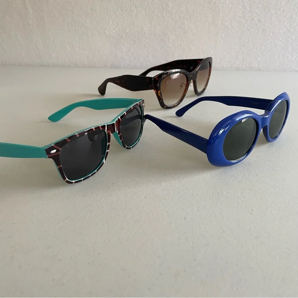 Three-Pair Sunglasses: women / unisex, non-prescription - Picture 3 of 3